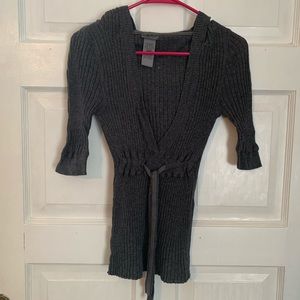 Day Trip Juniors M 3/4 sleeve Grey v neck sweater